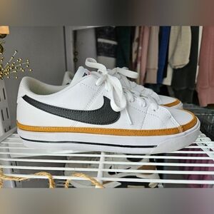 Womens Nike Court Legacy